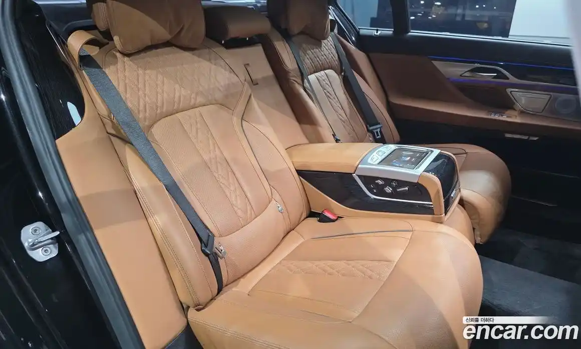 BMW 7 серия 2017 6.6 автомат (гидро), фото 18