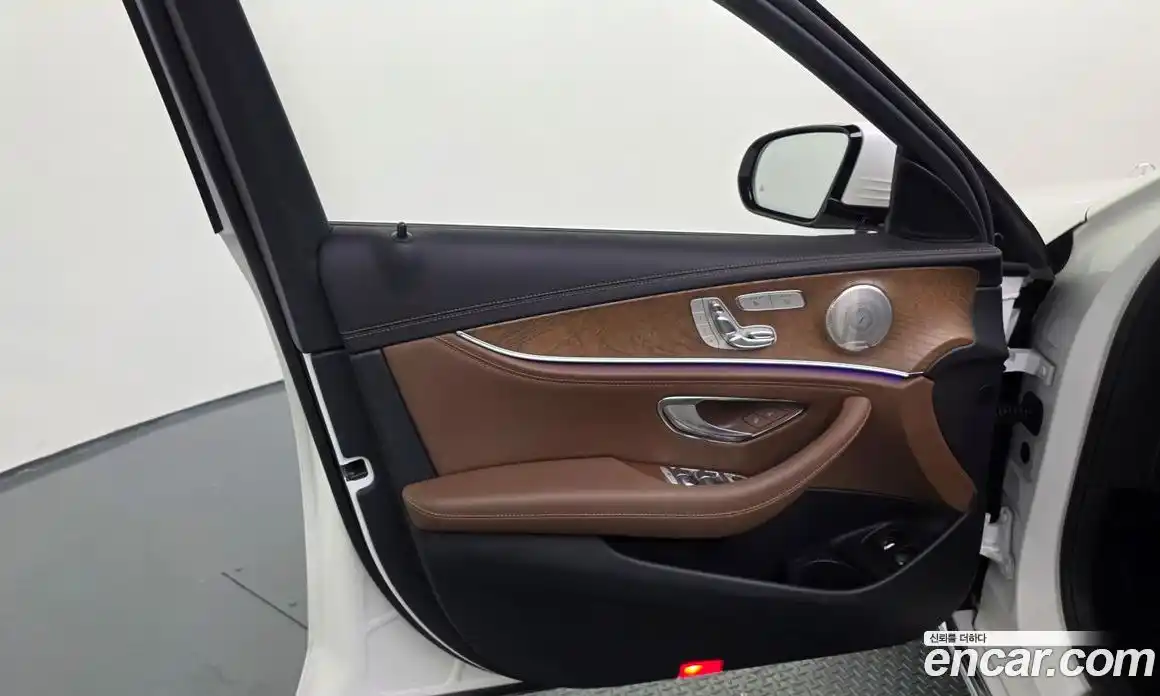 Mercedes-Benz E-Class 2022 2.0 автомат (гидро), фото 14