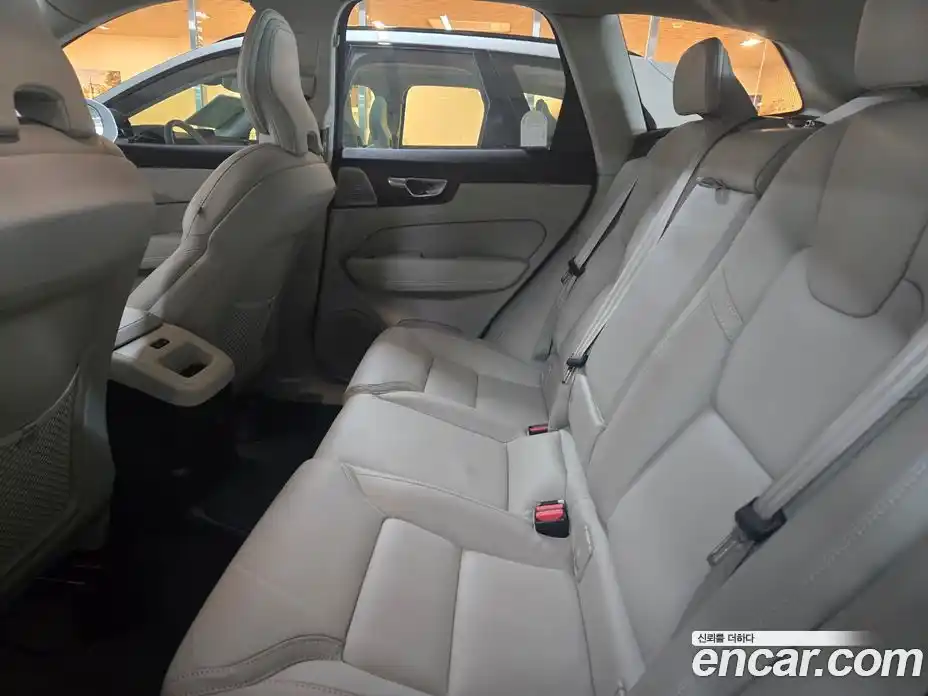 Volvo XC60 2026 2.0 автомат (гидро), фото 11