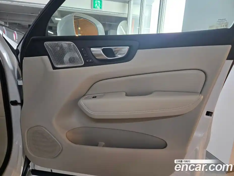 Volvo XC60 2026 2.0 автомат (гидро), фото 13