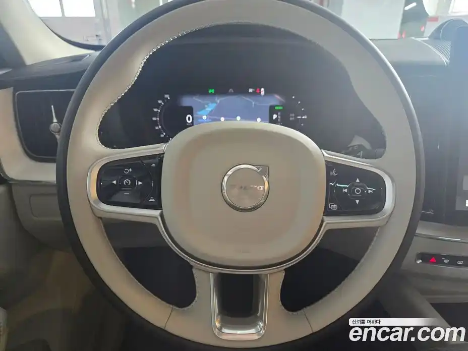 Volvo XC60 2026 2.0 автомат (гидро), фото 14