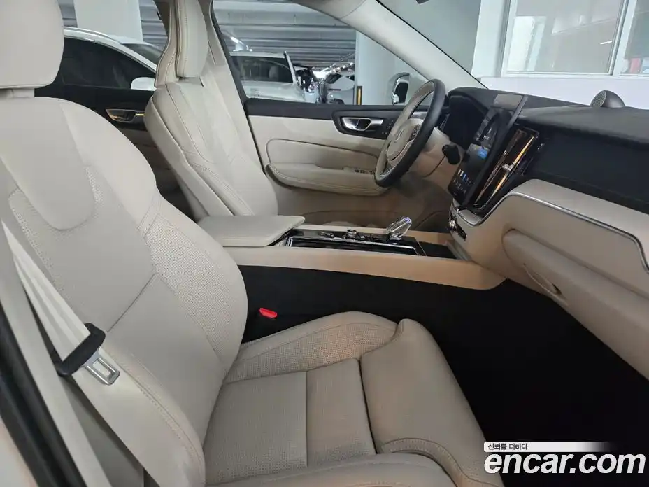 Volvo XC60 2026 2.0 автомат (гидро), фото 10