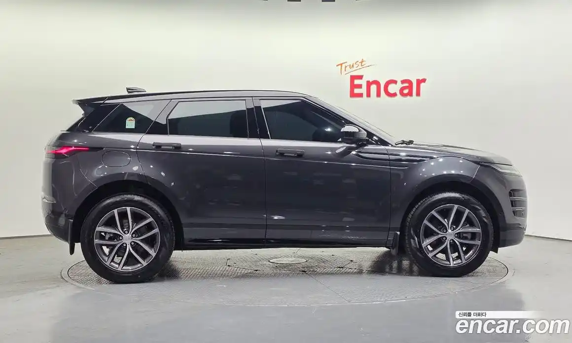 Land Rover Range Rover Evoque 2025 2.0 автомат (гидро), фото 5