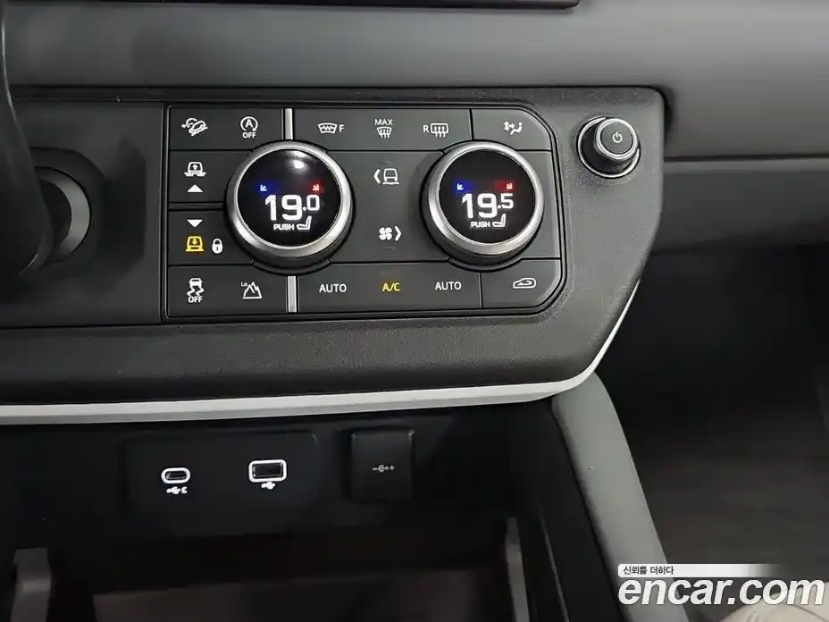 Land Rover Defender 2023 3.0 автомат (гидро), фото 16