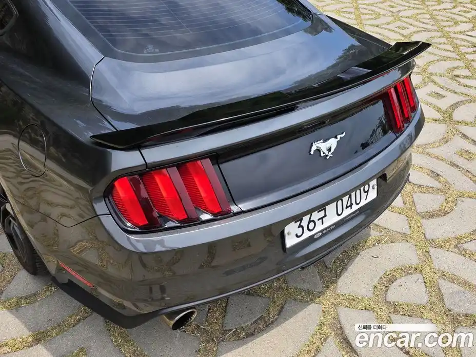Ford Mustang 2016 2.3 автомат (гидро), фото 6