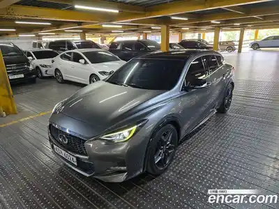 Infiniti Q30