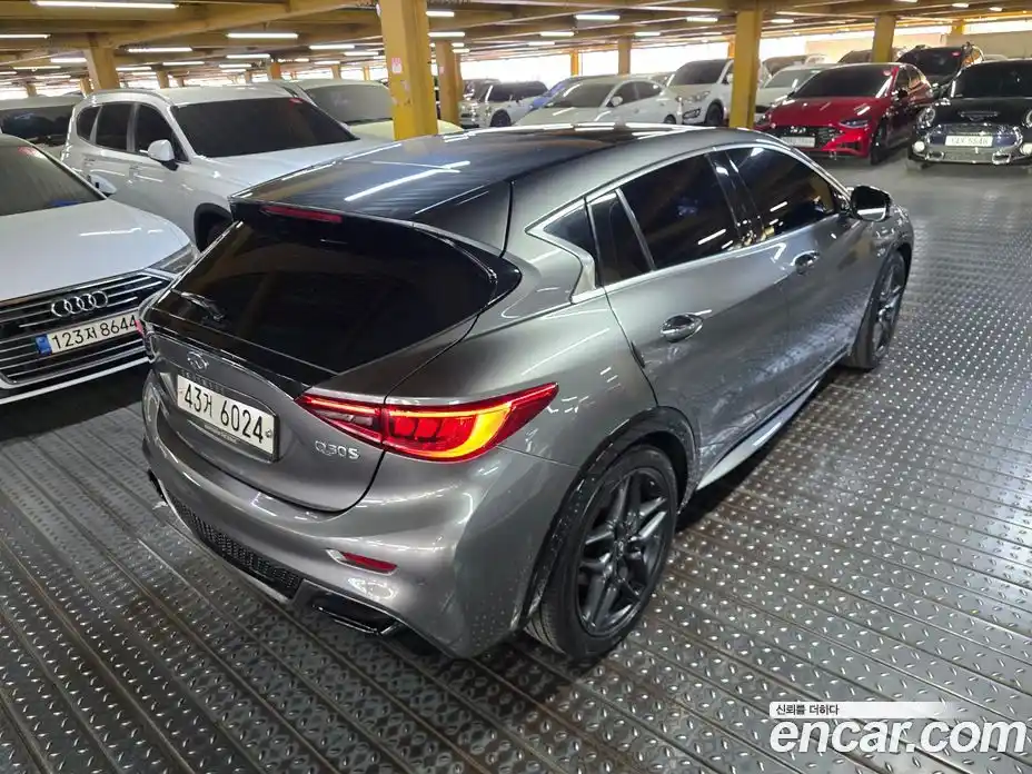 Infiniti Q30 2017 2.0 гидро, фото 3