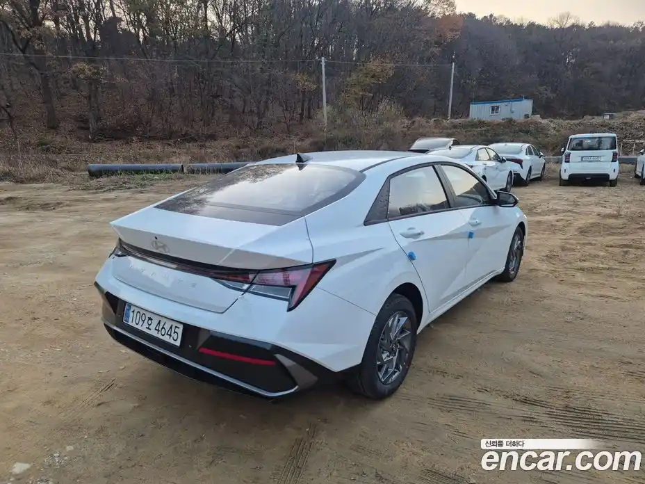 Hyundai Avante 2025 1.6 автомат (гидро), фото 4