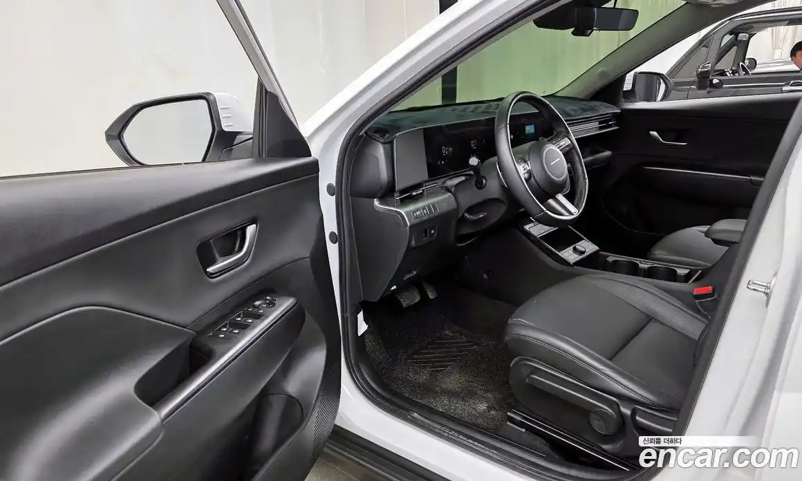 Hyundai Kona 2024 1.6 автомат (гидро), фото 13