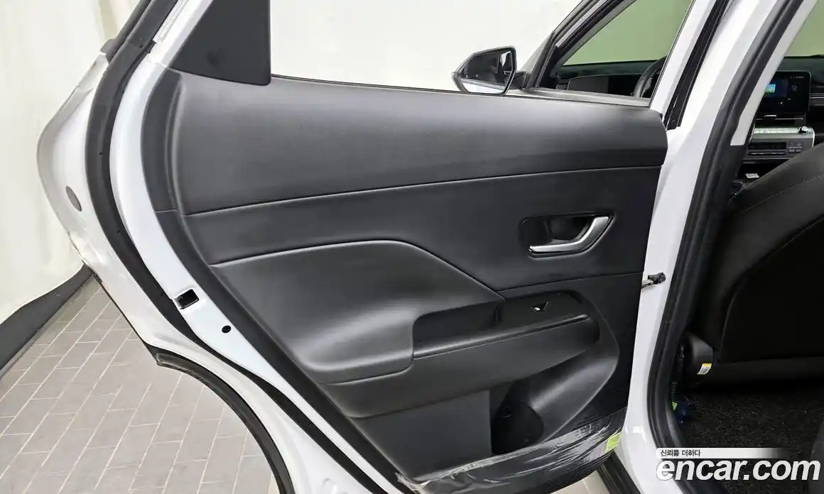 Hyundai Kona 2024 1.6 автомат (гидро), фото 15