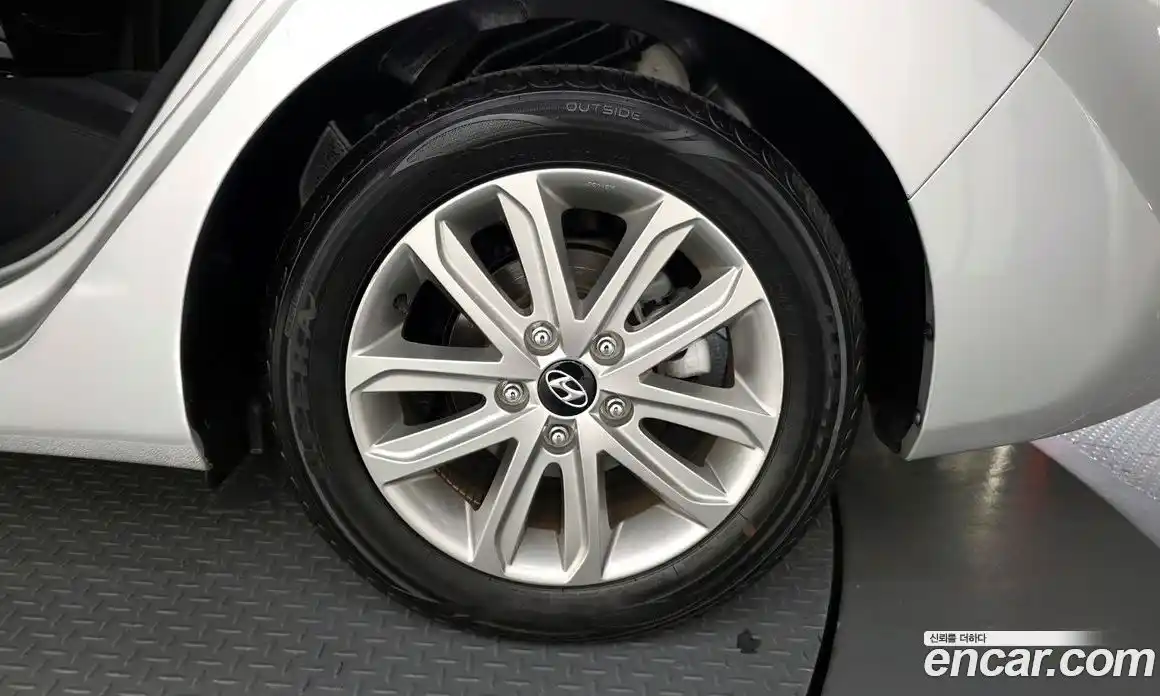 Hyundai Avante 2014 1.6 автомат (гидро), фото 5