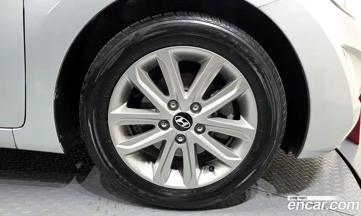 Hyundai Avante 2014 1.6 автомат (гидро), фото 7