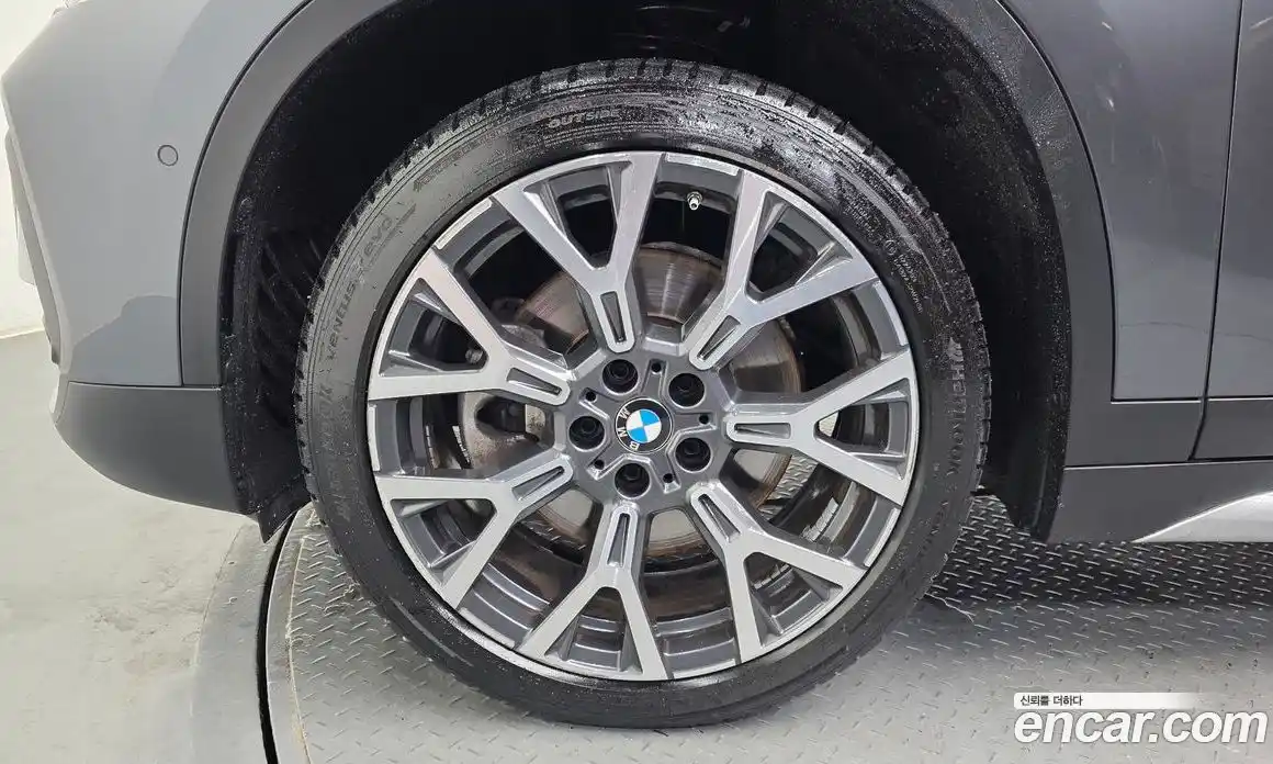 BMW X1 2022 2.0 автомат (гидро), фото 5