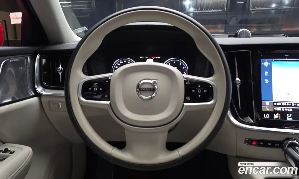 Volvo V60 2019 2.0 автомат (гидро), фото 13