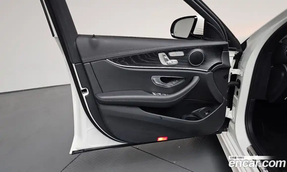 Mercedes-Benz E-Class 2022 2.0 автомат (гидро), фото 13