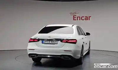 Mercedes-Benz E-Class 2022 2.0 автомат (гидро), миниатюра 3