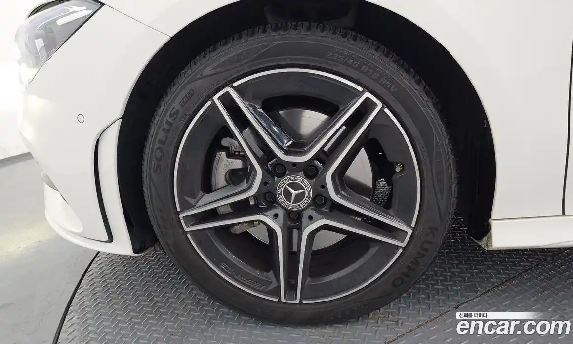 Mercedes-Benz CLA-Class 2021 2.0 гидро, фото 5