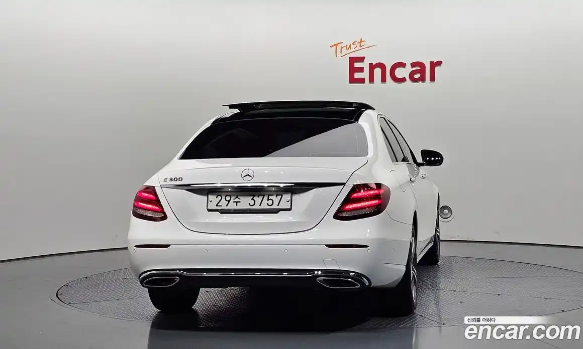 Mercedes-Benz E-Class 2017 2.0 автомат (гидро), фото 4