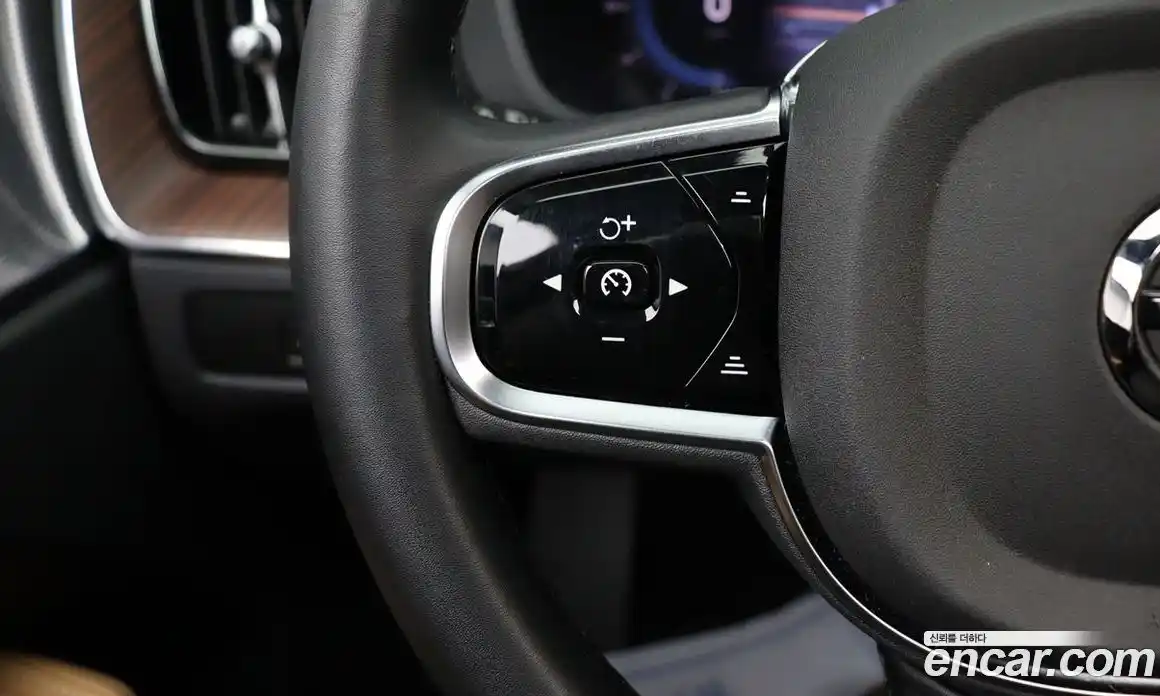 Volvo XC60 2024 2.0 автомат (гидро), фото 16