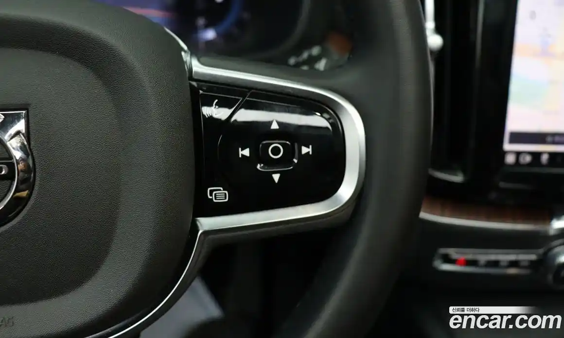 Volvo XC60 2024 2.0 автомат (гидро), фото 17