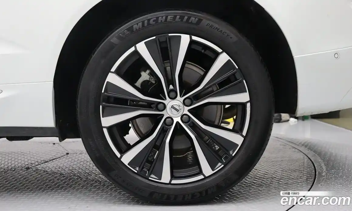 Volvo XC60 2024 2.0 автомат (гидро), фото 4
