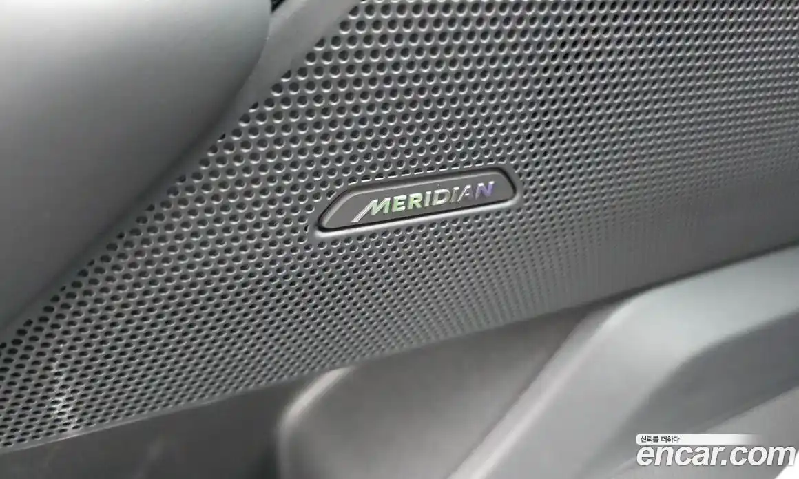 Land Rover Range Rover Velar 2025 3.0 автомат (гидро), фото 33