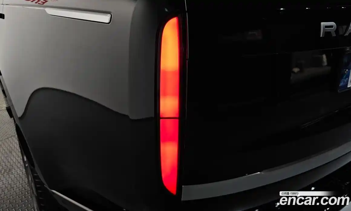 Land Rover Range Rover 2024 4.4 автомат (гидро), фото 9