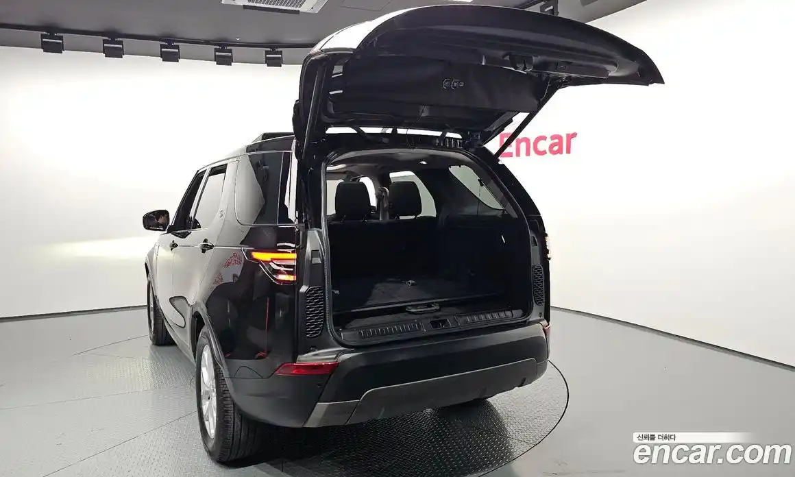 Land Rover Discovery 2018 2.0 автомат (гидро), фото 26