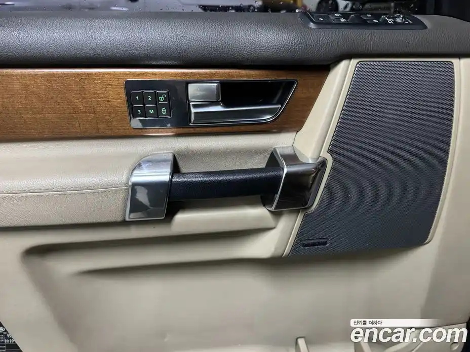 Land Rover Discovery 2016 3.0 автомат (гидро), фото 12