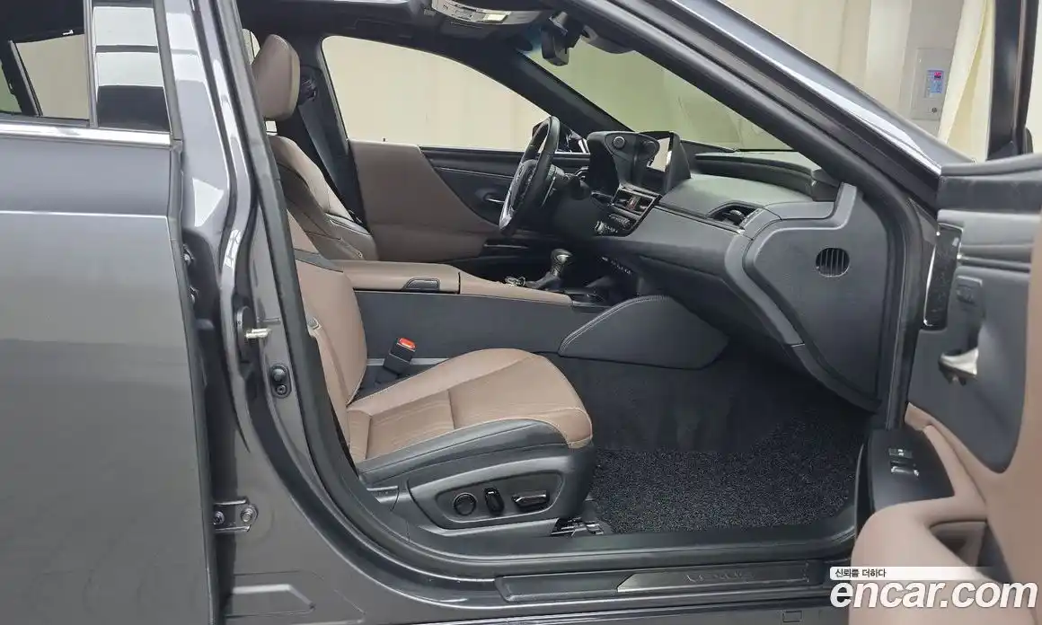 Lexus ES 2023 2.5 гидро, фото 16