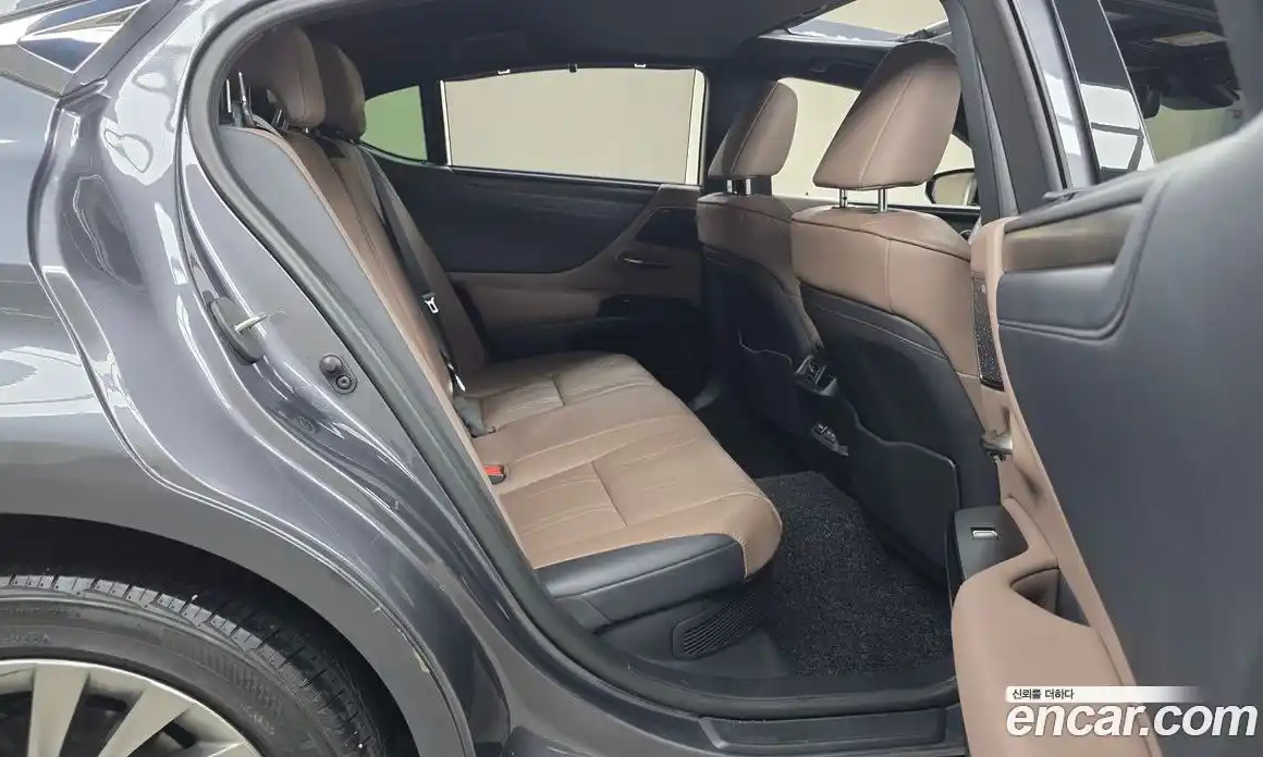 Lexus ES 2023 2.5 гидро, фото 17