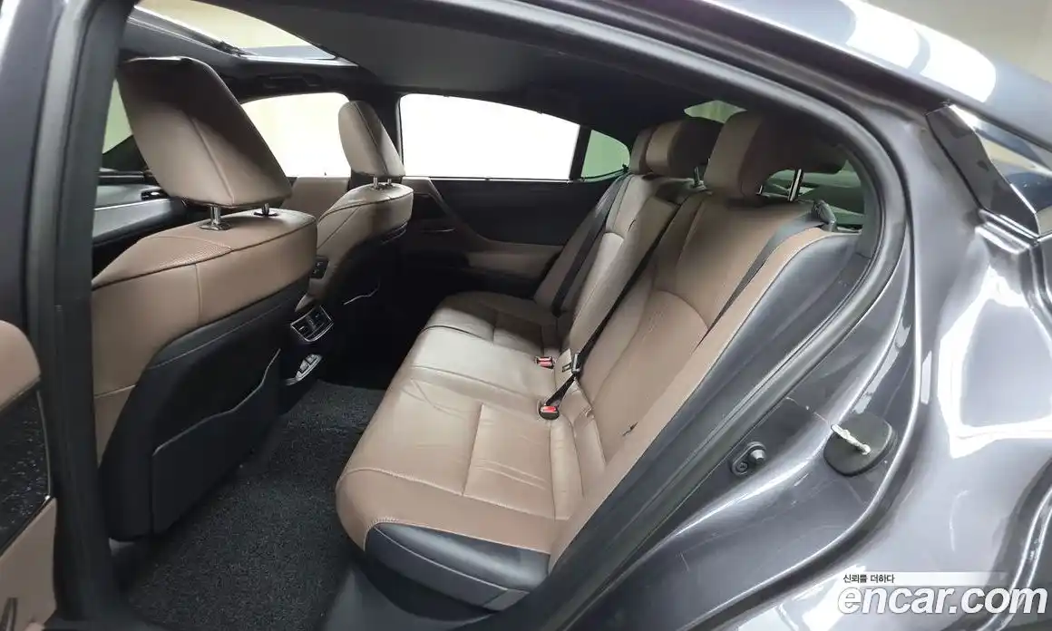 Lexus ES 2023 2.5 гидро, фото 18