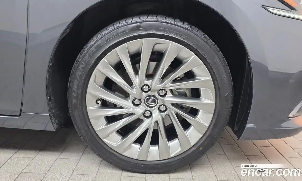 Lexus ES 2023 2.5 гидро, фото 7