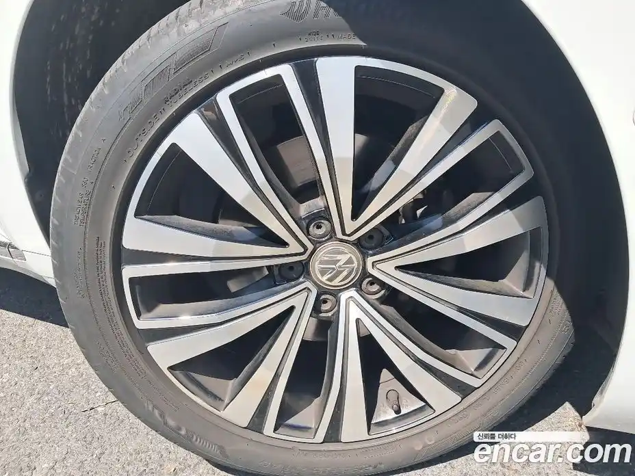 Volkswagen Arteon 2019 2.0 автомат (гидро), фото 13