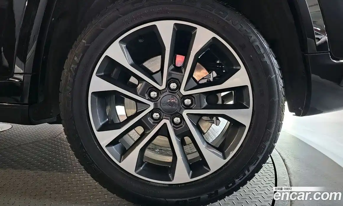 Jeep Cherokee 2023 3.6 автомат (гидро), фото 7