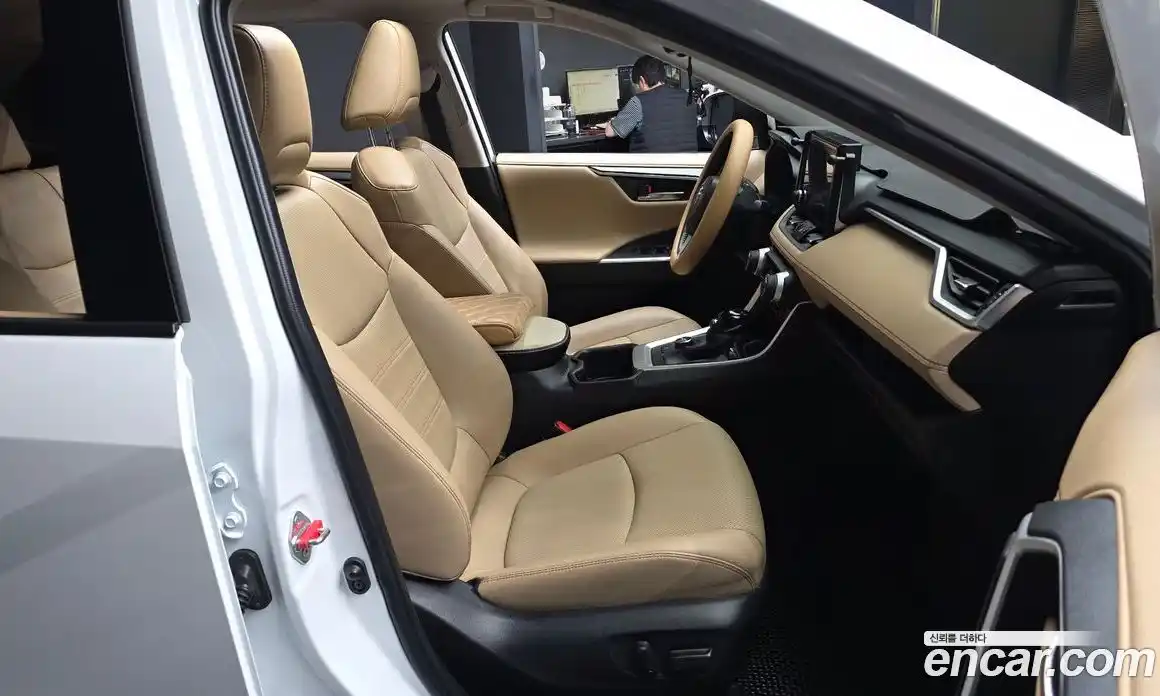 Toyota RAV4 2024 2.5 гидро, фото 11