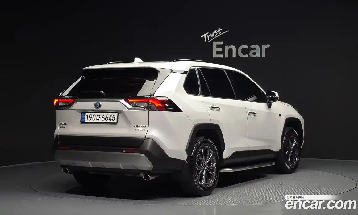 Toyota RAV4 2024 2.5 гидро, фото 2