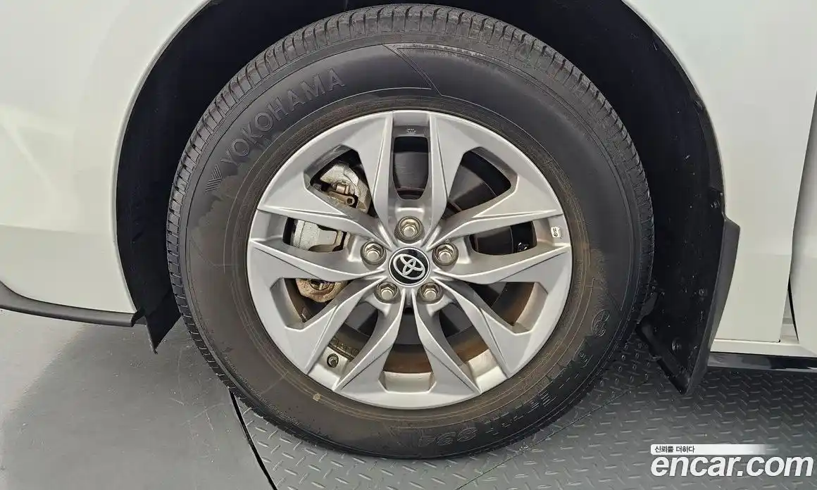 Toyota Sienna 2024 2.5 гидро, фото 5