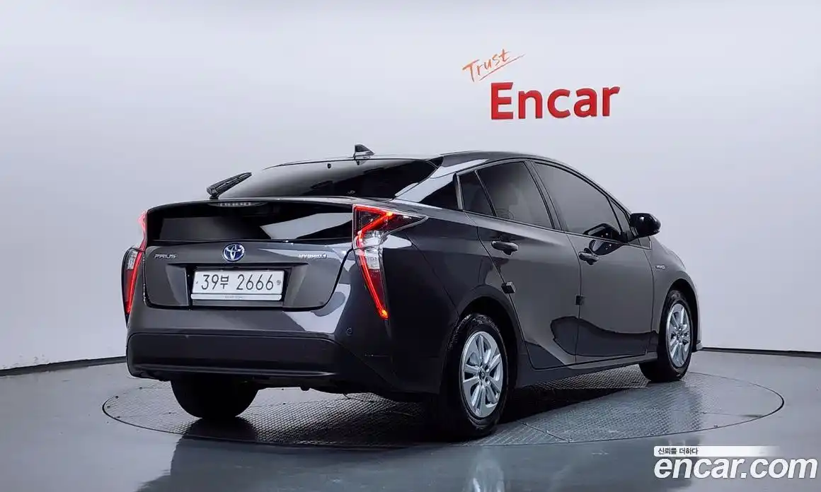 Toyota Prius 2017 1.8 гидро, фото 2