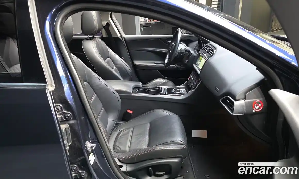 Jaguar XE 2016 2.0 гидро, фото 11