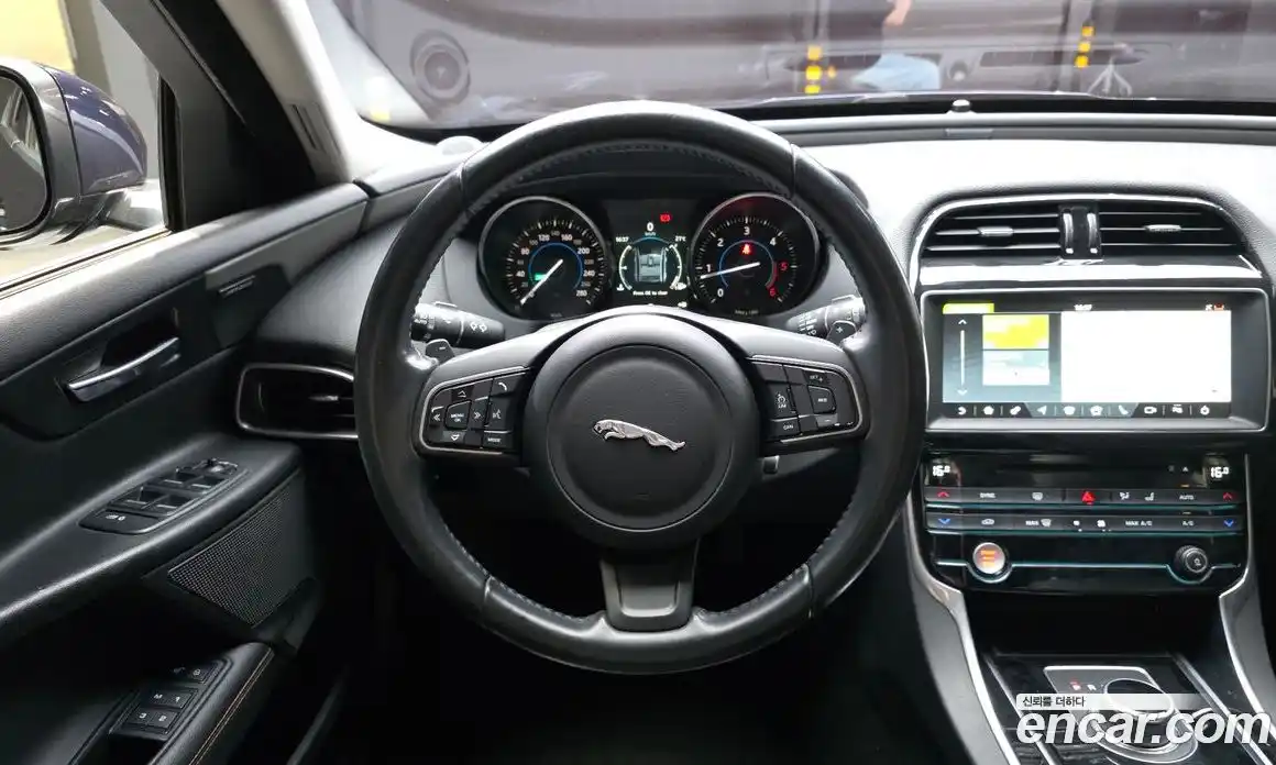 Jaguar XE 2016 2.0 гидро, фото 13