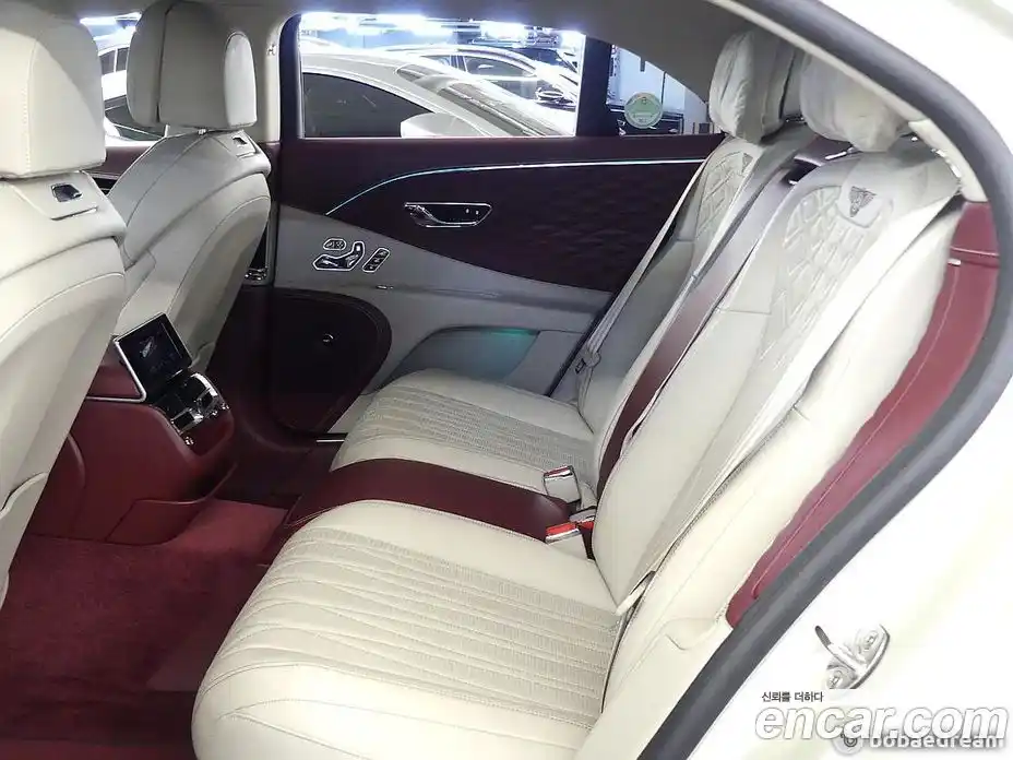 Bentley Flying Spur 2023 4.0 гидро, фото 18