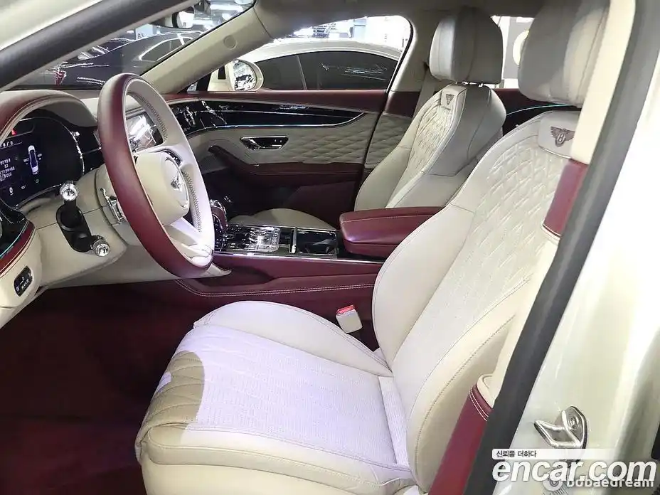 Bentley Flying Spur 2023 4.0 гидро, фото 7