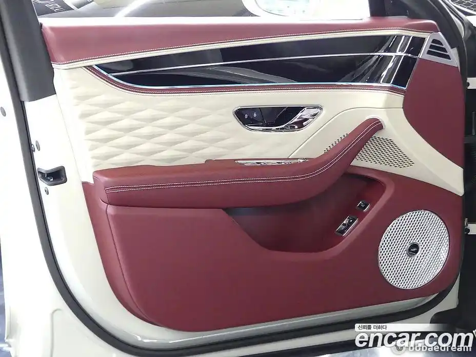 Bentley Flying Spur 2023 4.0 гидро, фото 9