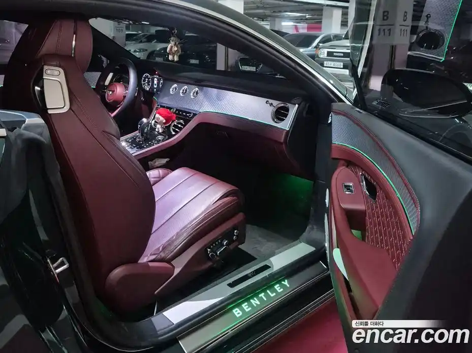 Bentley Continental 2022 4.0 гидро, фото 11