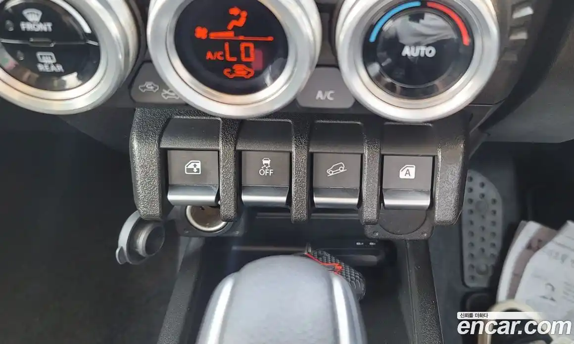 Suzuki Jimny 2023 1.5 автомат (гидро), фото 17