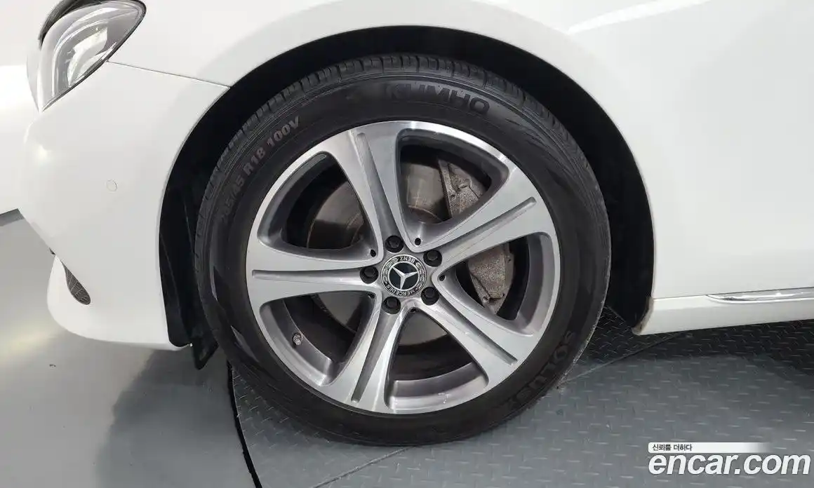 Mercedes-Benz E-Class 2019 2.0 автомат (гидро), фото 5