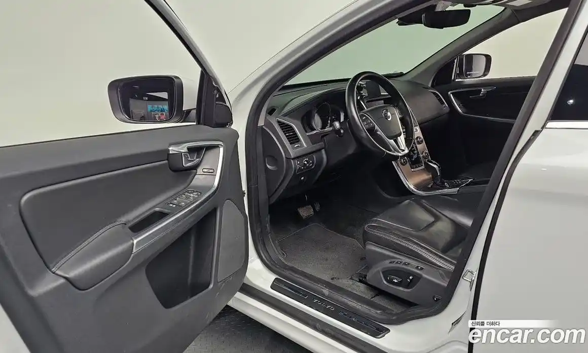 Volvo XC60 2017 2.0 автомат (гидро), фото 13