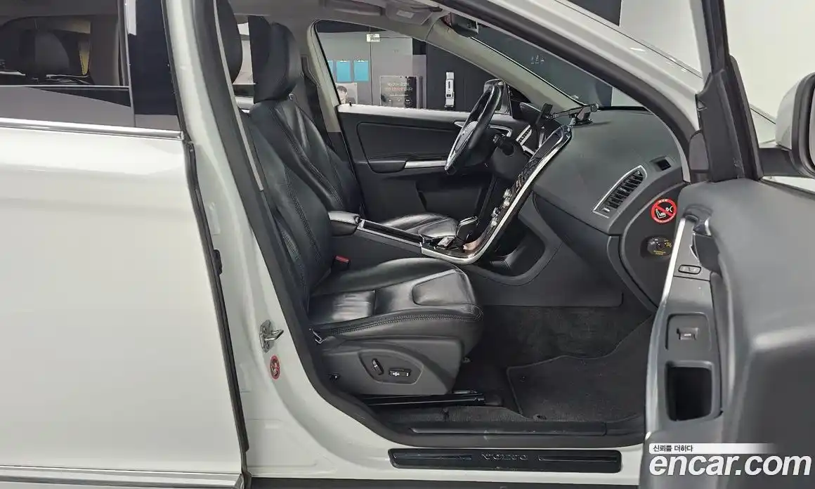 Volvo XC60 2017 2.0 автомат (гидро), фото 16