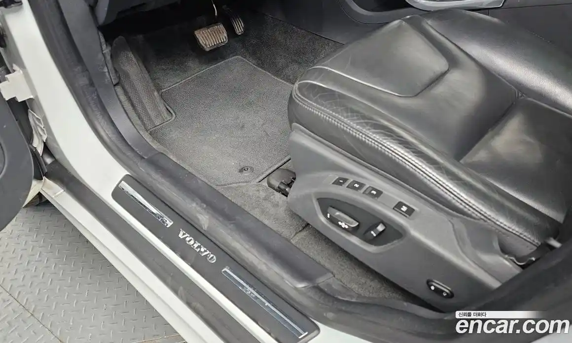 Volvo XC60 2017 2.0 автомат (гидро), фото 19